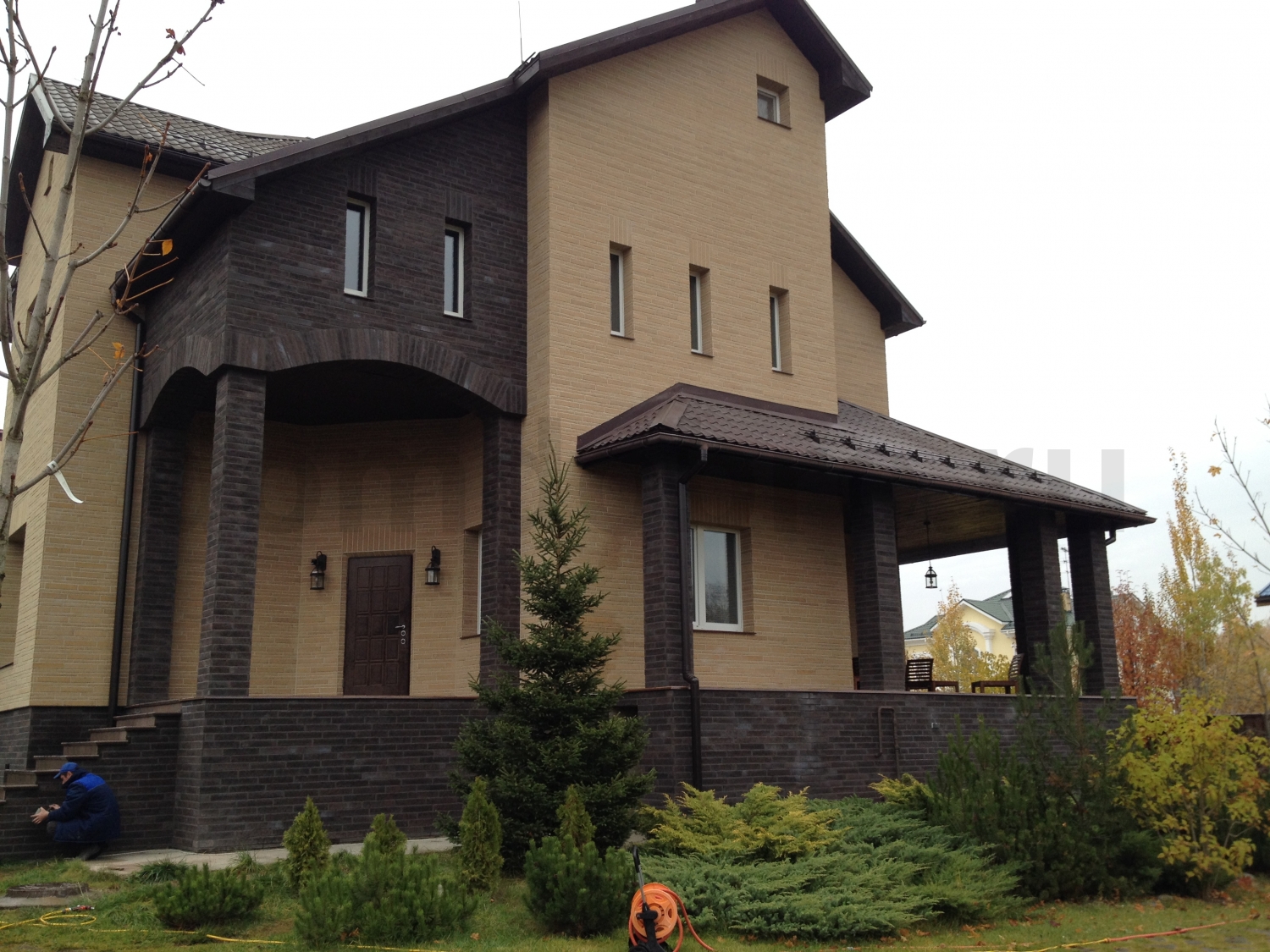 Фасад из клинкерной плитки Stroeher Zeitlos 355 sandschmelz
